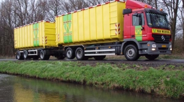 vrachtwagen containerauto met containeraanhanger